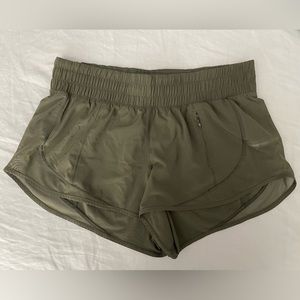 Lululemon running shorts 💚